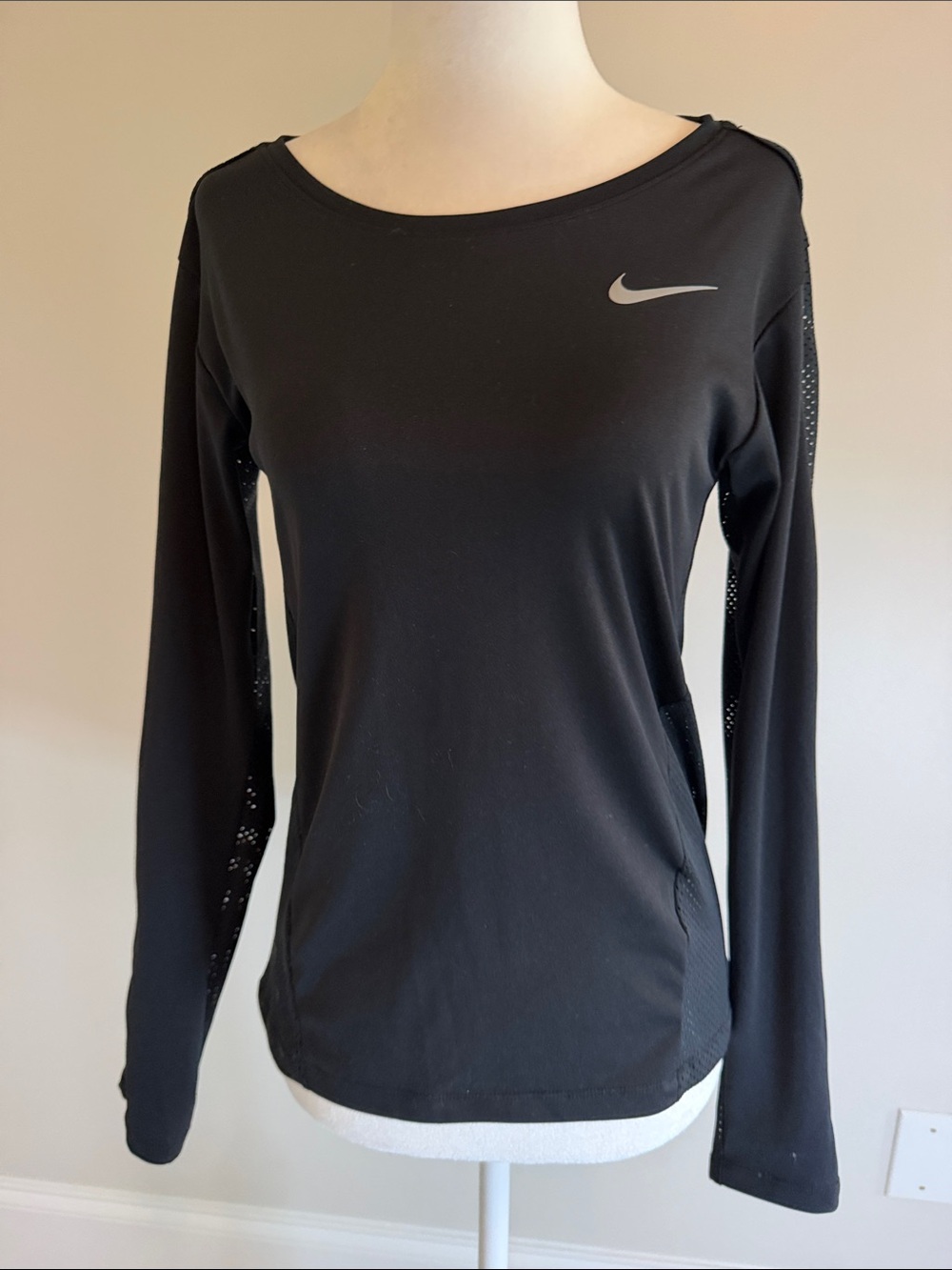 Nike Women's Black Long-Sleeve Performance Top Sz Xs